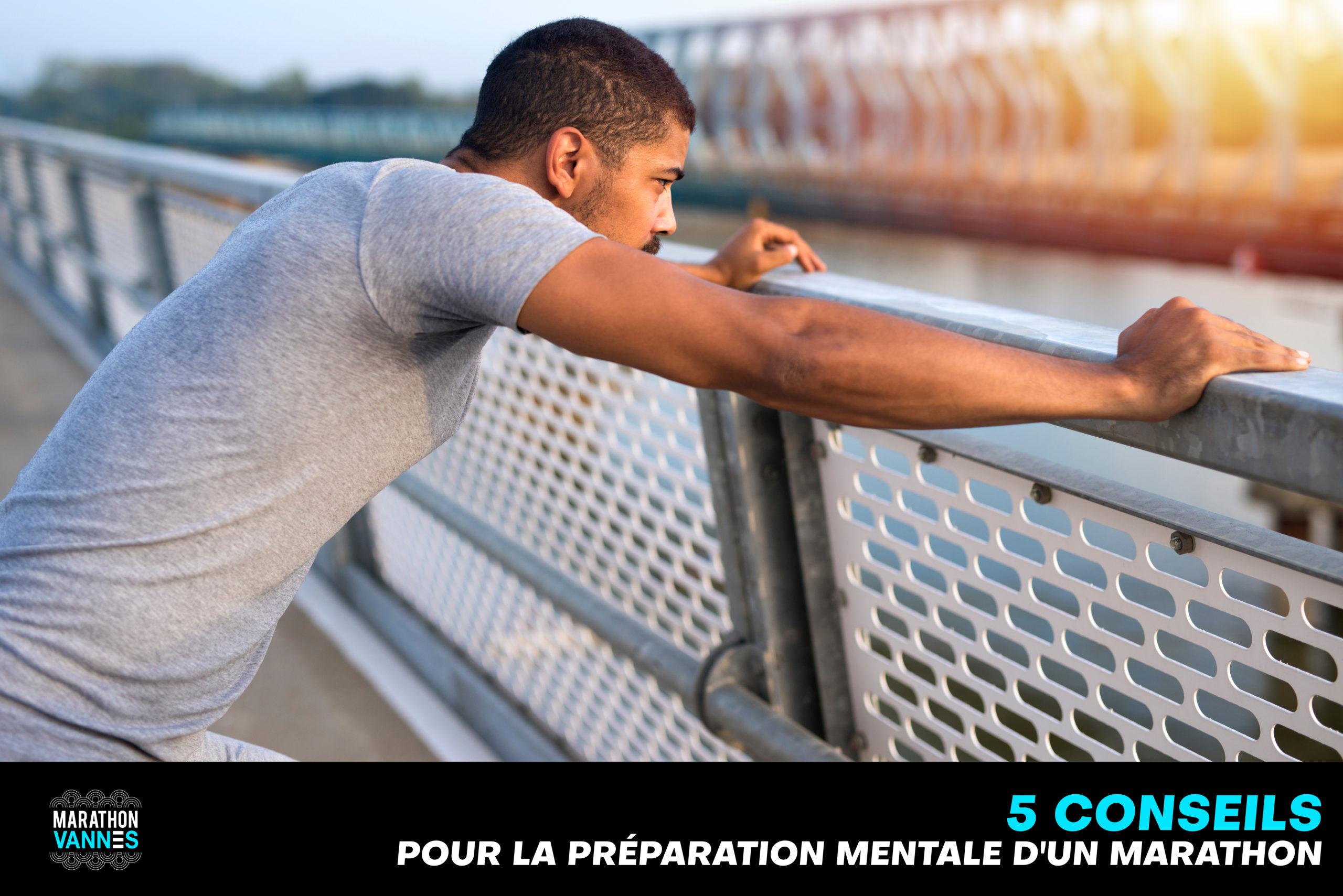 Jeune homme sportif en pleine préparation mentale concentré pour un marathon.